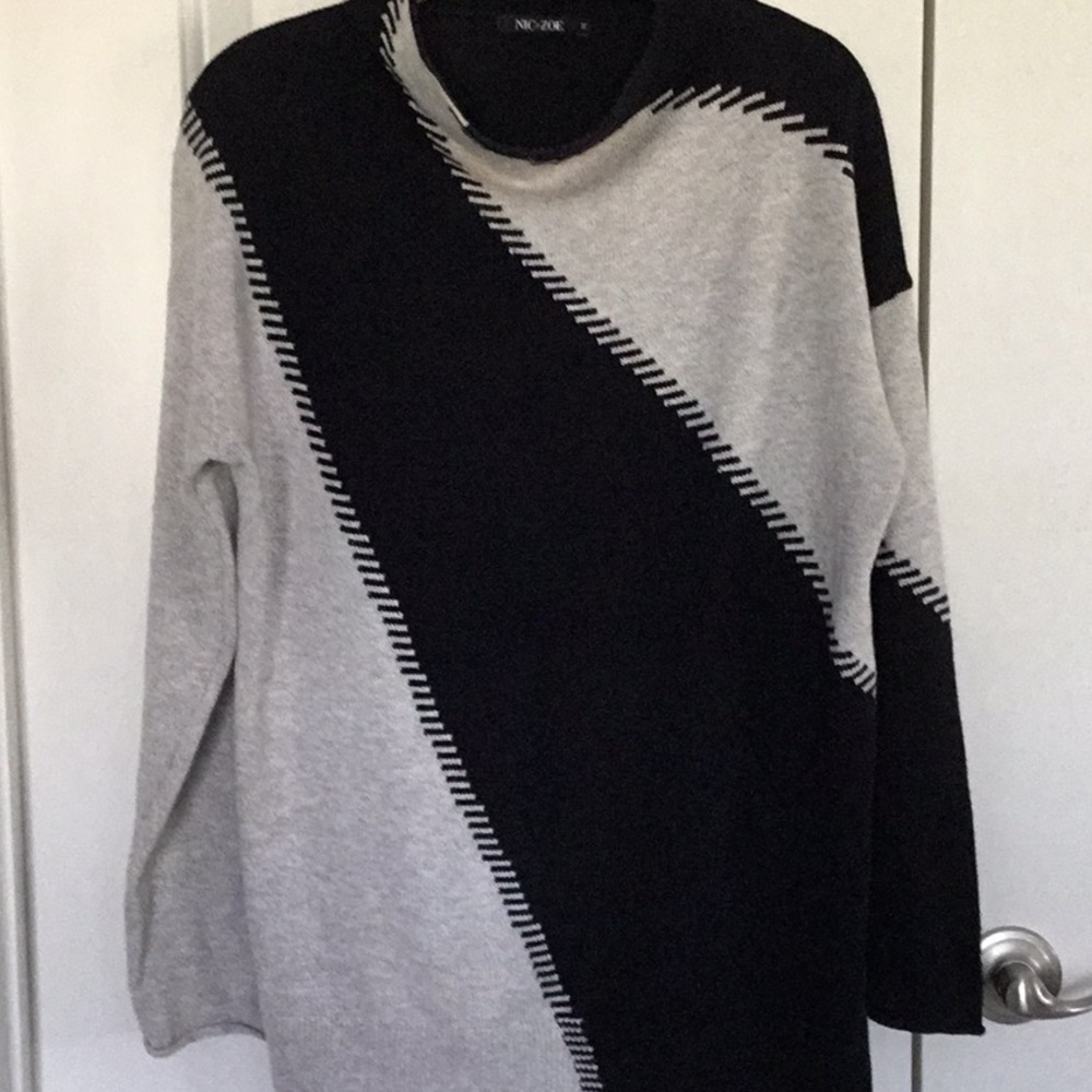 Nic+Zoe black and gray sweater medium